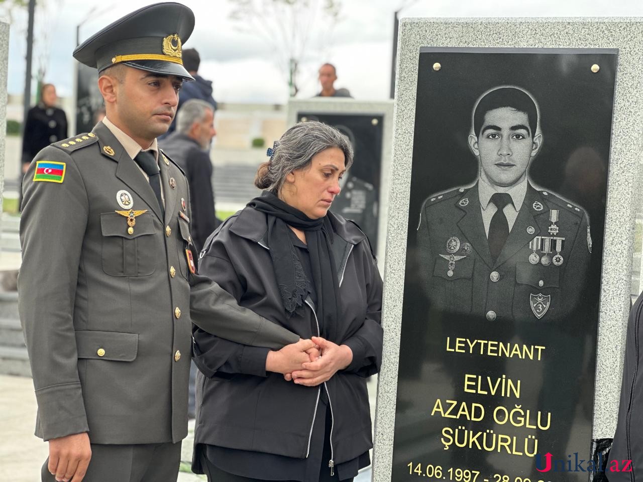 İnsanlar Fəxri Xiyabana axın edir - FOTOLAR